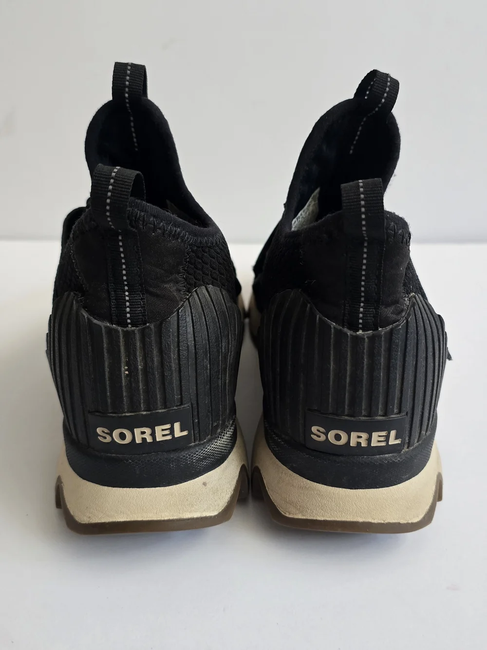 Sorel Women's Kinetic Sneak Black Slip On Sneakers Size 7 Scalloped Sole